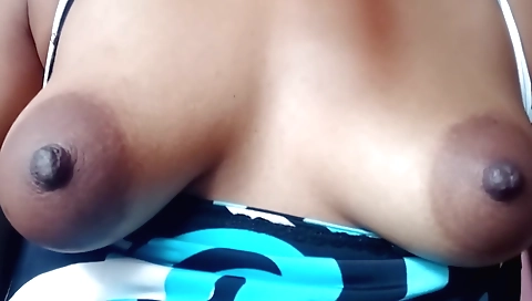 Indian woman with a nice body masturbates on camera