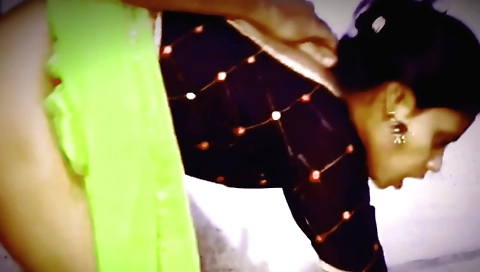 Amateur indian stepsister-inlaw gets caught playing with hair