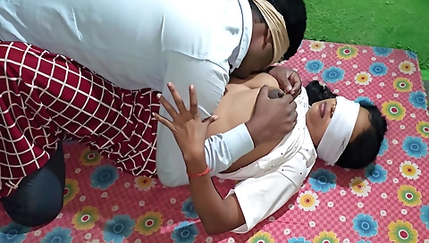 Amateur hairy teen with a nice body gets a creampie