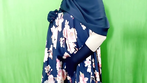 Indian housewife naked in her village housewife bedroom