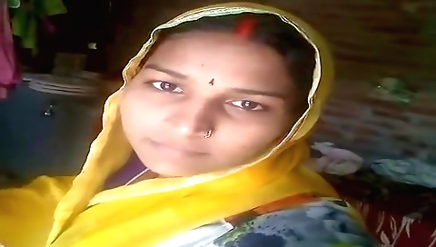 Indian Lady In Dehati Flaunts Her Wet Pussy And Firm Boobs