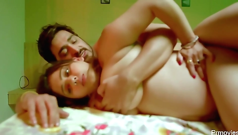 Indian milf with a sexy body shows off her sexy body