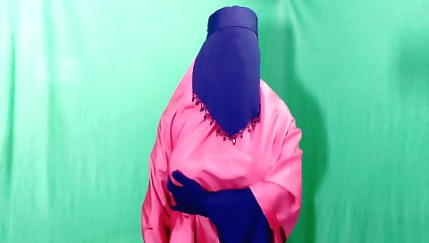 Indian housewife has fun with her boyfriend's cock in her room