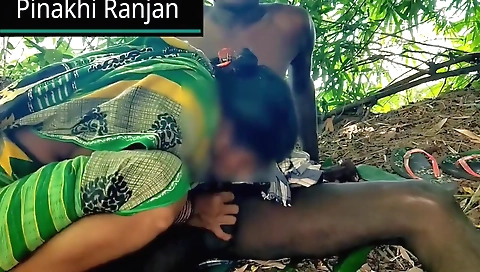 Indian girl is getting hairy pussy painted in the village