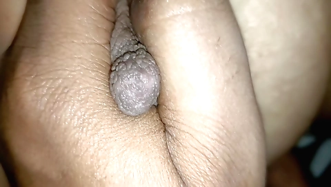 Indian babe gets her pussy filled with a big dick and her juice