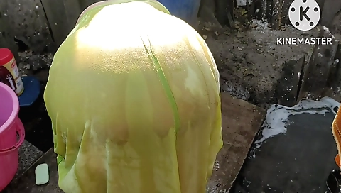 Sexy brunette in a big ass and big tits outdoor video