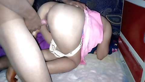 Sexy brunette amateur webcam chick exposing herself