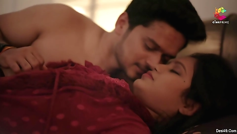 Brunette milf with a cute face and round ass gives a good blowjob