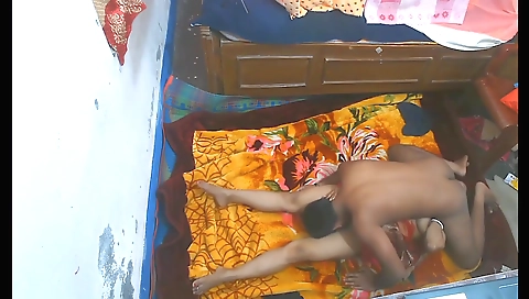 Stepsister fucks her stepsister in an amateur porn video