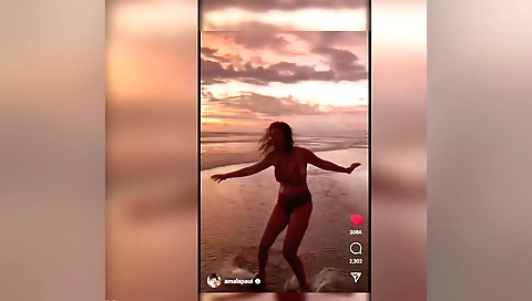 Cute brunette amateur video in outdoor naked action