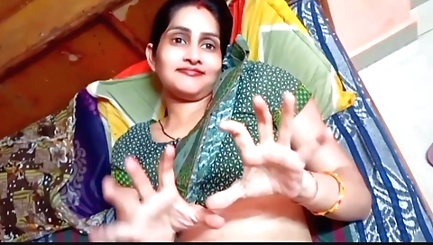 Indian brunette plays with a cock and gets her pussy fucked