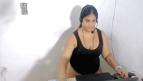 Amateur milf squirted with a lot of cum in a homemade video