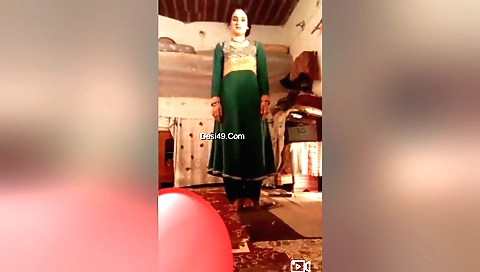 Sexy bhabhi shows her boobs and pussy in a sensual video