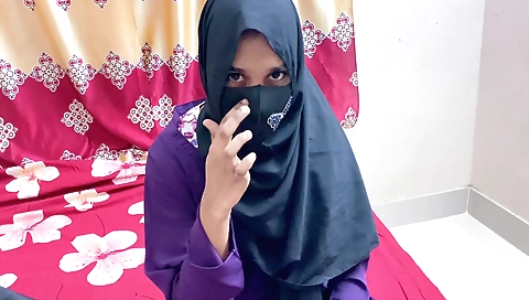 Indian girl's hairy pussy gets banged in stepsister's room