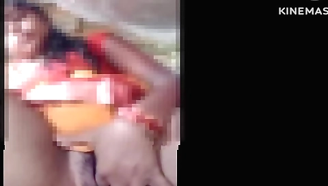 Bhabi in indian clothes gets her mouth and fingers