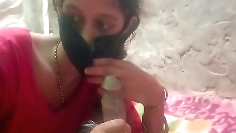 Amateur indian brunette sucks a banana and fingers