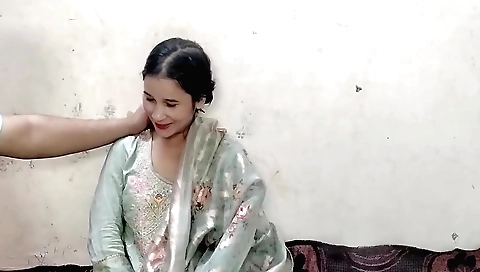 Indian brunette chick playing a hot role on the net