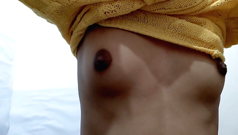 Sexy chick shows off her sexy body and her cute face