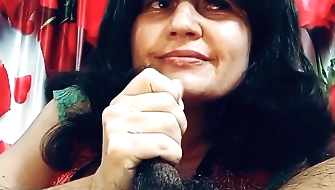 A mature woman with a huge ass is fucked by a stranger