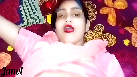 Amateurs brunette and her boyfriend fuck a husband