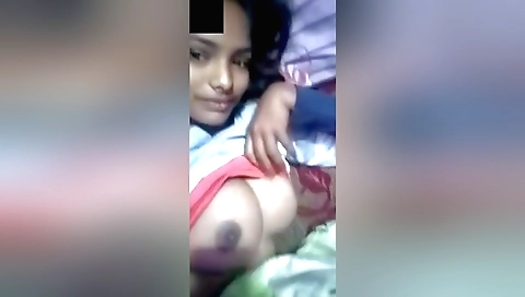 Indian brunette shows off her beautiful body in amateur video