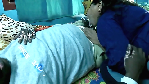 Indian bhabhi makes us horny and enjoys a sexy posing