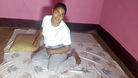 Indian hottie has a big ass and her pussy is getting fucked