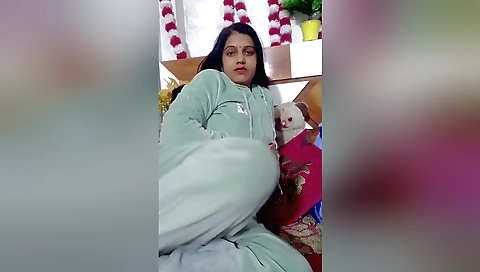 Indian bhabhi in a hot solo sex video with her lover