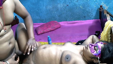 Brunette amateur videos her ass and her natural boobs