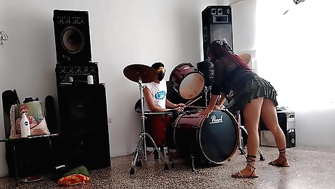 Indian chick has a huge dick in a homemade solo clip