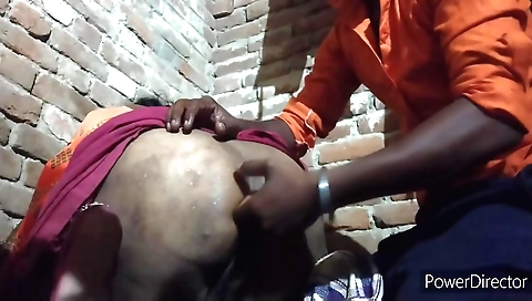 Indian amateur teen caught kissing her stepbrother