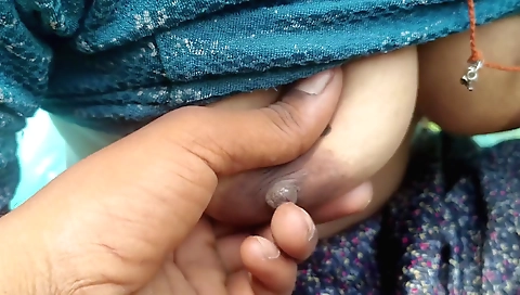 Amateur indian babe with a nice body caught fucking in the woods