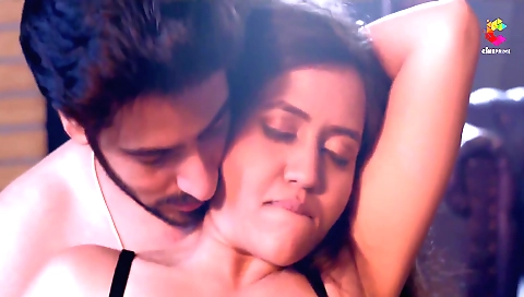 Brunette with a pair of nice tits enjoys a great time