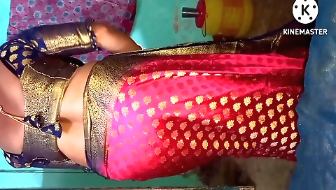 Bhabhi in sexy black saree in the first video scene