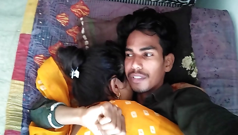 Indian girl masturbates and masturbates with her vibrator