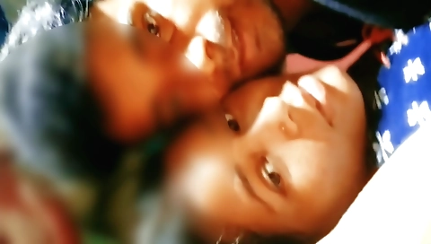 Indian beauty shows off her sexy body on the web cam