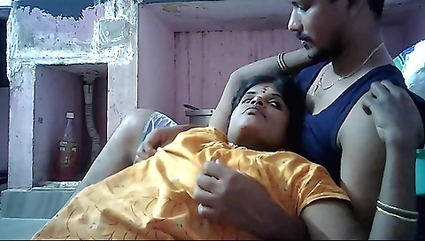 Indian housewife with a nice ass has a nice sex session