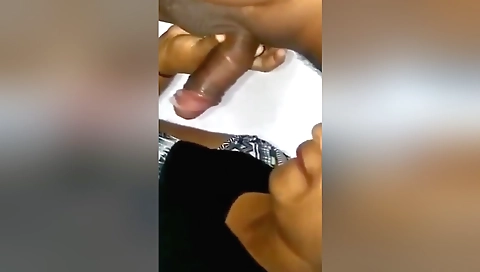 Indian beautie gets her pussy fucked on the webcam