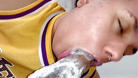 Indian slut with a sexy dress gets her mouth and pussy licked