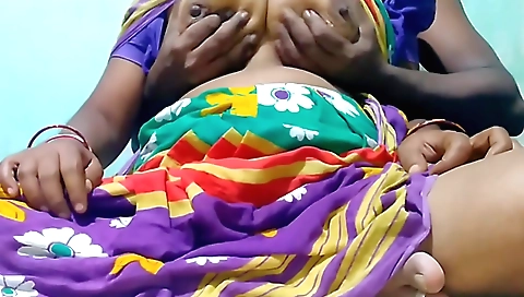 Indian girl with huge boobs is making a huge video