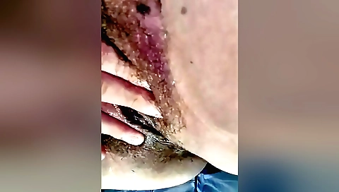 Indian girl masturbates in amateur solo videos clip