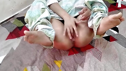 Indian solo girl shows her gorgeous body in hd porn