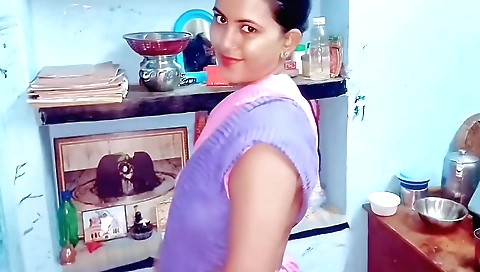 Indian solo video with a gorgeous brunette on her knees