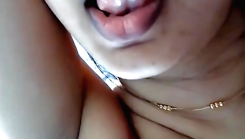 Indian wife with a big ass and a sexy body makes a hot video