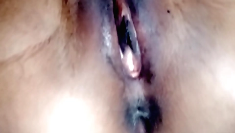 Hot amateur video with a hot babe playing with her fingers