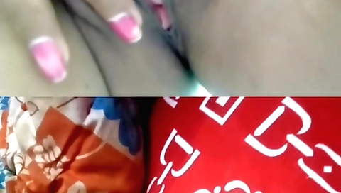 Indian hottie gets naked and fucks in amateur video