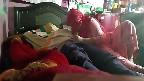 Indian girl fucks herself with her mouth and big ass