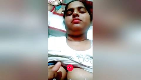 Today Exclusive- Sexy Desi Girl Showing Her Boobs On Video Call